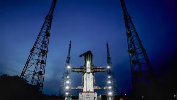 इसरो आज अपने नाम दर्ज करेगा एक और कीर्तिमान, बाहुबली रॉकेट GSLV Mk-III (LVM3) के जरिए लॉन्च किया जाएगा CMS-03 उपग्रह