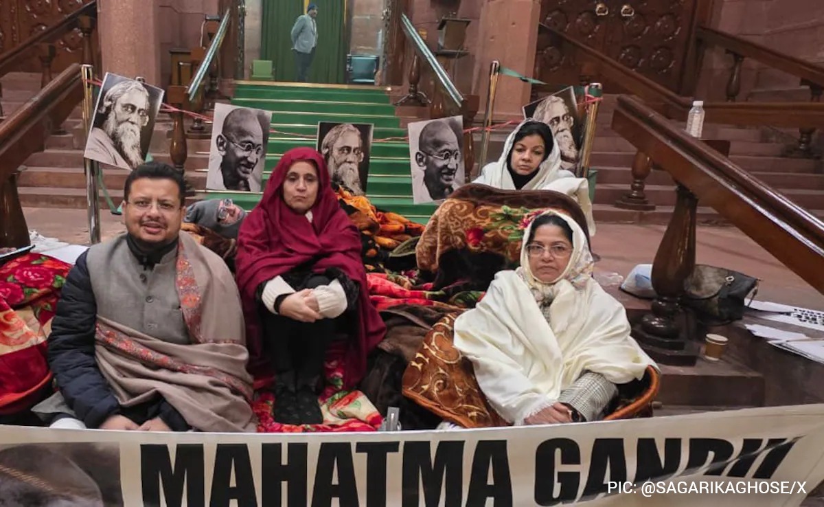 रातभर संसद में सियासी संग्राम: जी राम जी विधेयक के खिलाफ विपक्ष का ज़ोरदार धरना, सदन के भीतर डाला डेरा