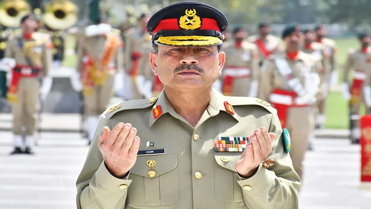 भारत के सामने बेबस पाकिस्तान! मुनीर का कबूलनामा—‘अल्लाह की मदद न होती तो हालात काबू से बाहर हो जाते’; मई में भारत ने 11 पाकिस्तानी एयरबेस किए थे ध्वस्त