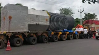 ऐतिहासिक क्षण: बिहार के पूर्वी चंपारण पहुंचा विश्व का सबसे विशाल शिवलिंग, विराट रामायण मंदिर में होगी स्थापना