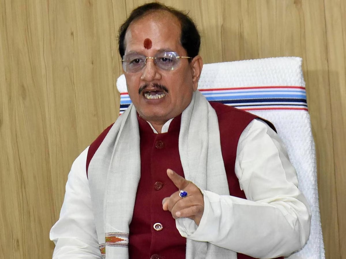 बिहार में जवाबदेही का नया दौर: विजय कुमार सिन्हा का बड़ा फैसला, अफसरों के मोबाइल नंबर होंगे सार्वजनिक, हर शिकायत पर तय समय-सीमा